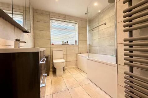 Bathroom 2.jpg