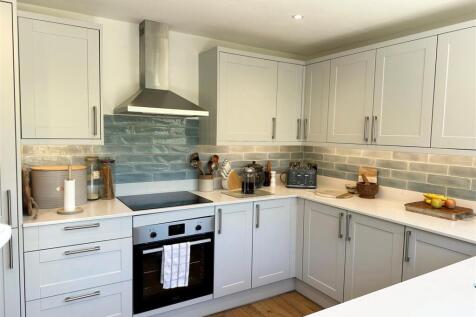 Kitchen 2.jpg