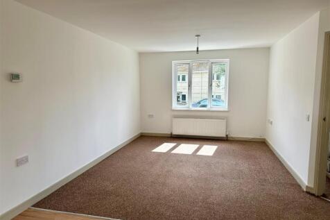 Living Area 1.jpg