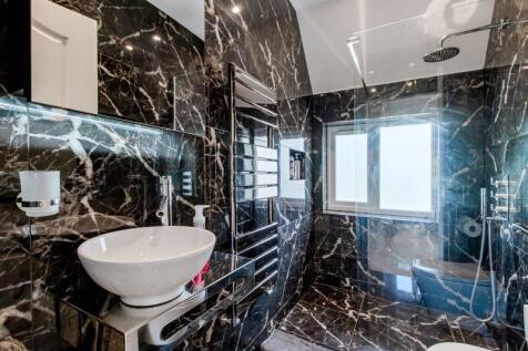 Principle Bedroom En-Suite