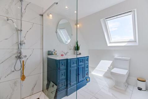 Second Bedroom En-Suite