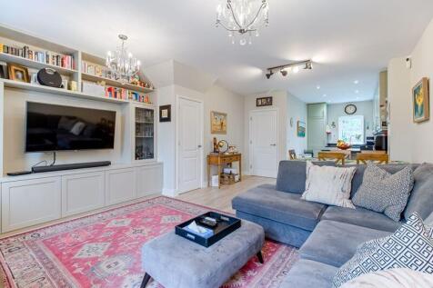 Living/Dining Area