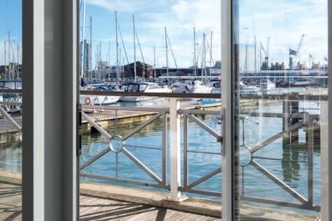 Town Quay balcony.jpg