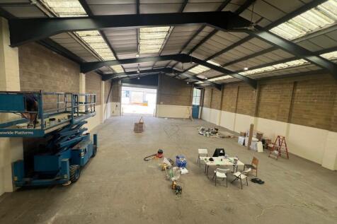 32 South Hants  interior.jpg