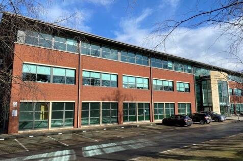 PHOTO 1  Burlington House Botleigh Grange Hedge 