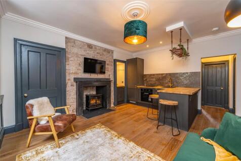 Lounge / Kitchen