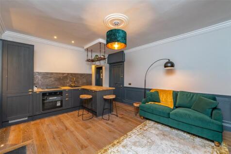 Lounge / Kitchen
