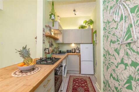 Lounge Kitchen Alt