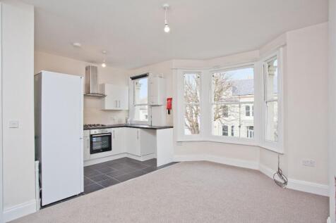 LOUNGE/KITCHEN