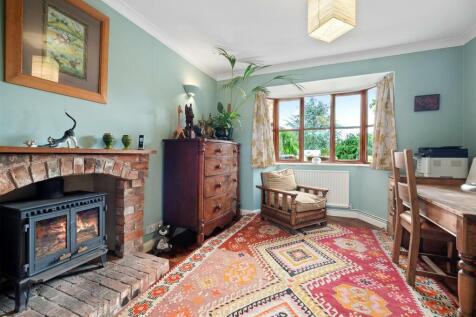 snug/formal dining
