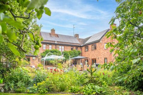 garden to house