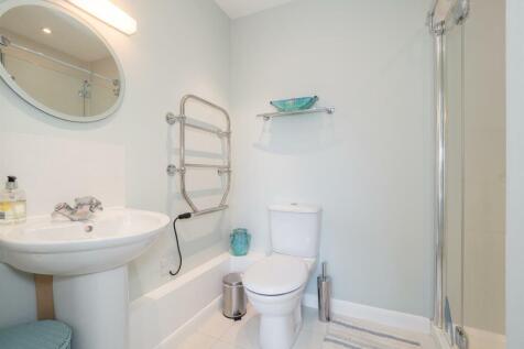 ensuite bed 2