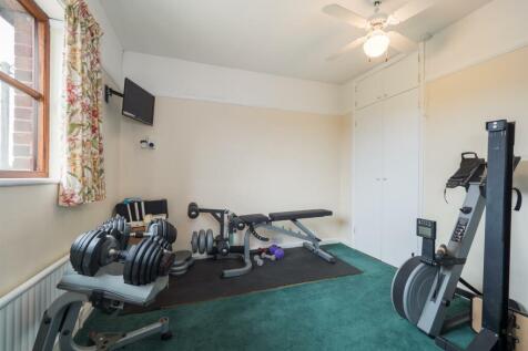 bedroom (currently gym)