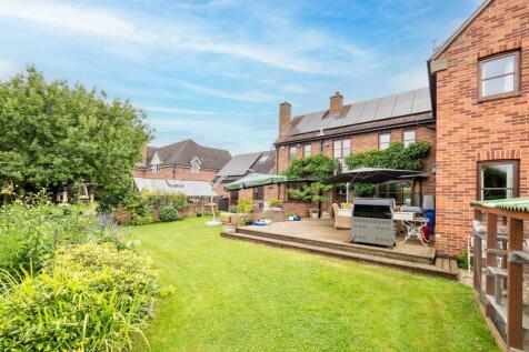 garden to house