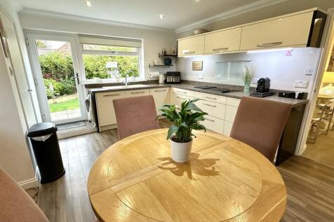 dining/kitchen