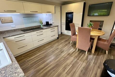 dining/kitchen