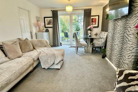 living room/dining