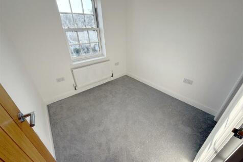 Bedroom Fourt