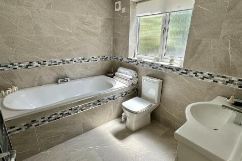 D/S Bathroom