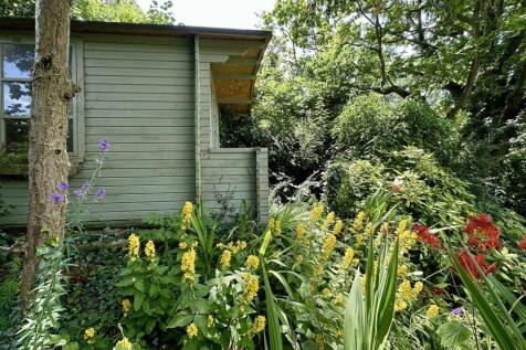 summerhouse/shed (front)