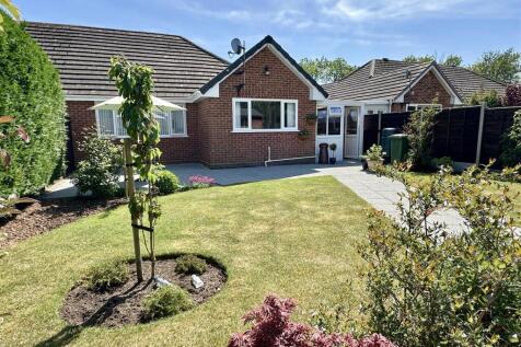 garden to house