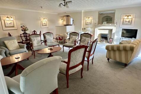 COMMUNAL LOUNGE