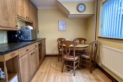 breakfast room