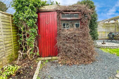 garage in garden