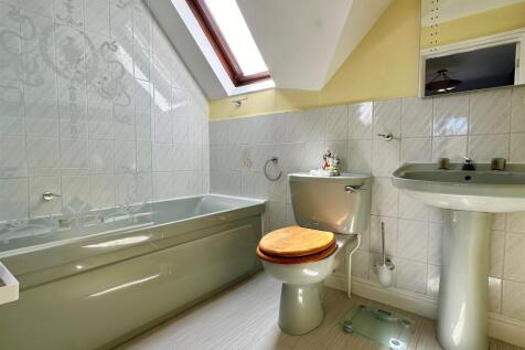 ensuite bed 2