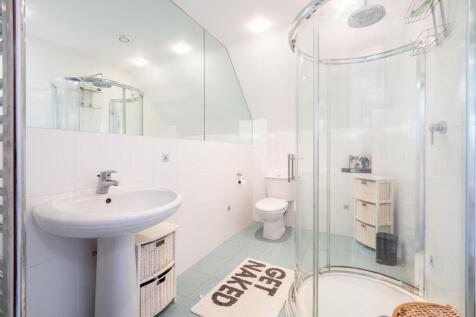 en-suite bed 1