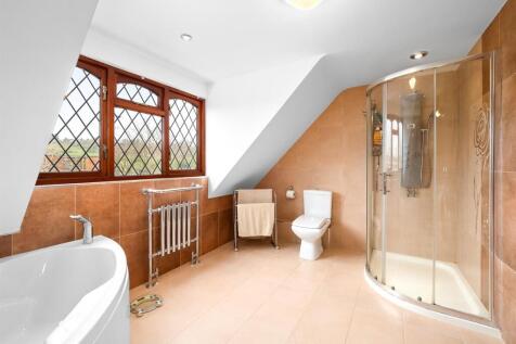 en-suite bed 2