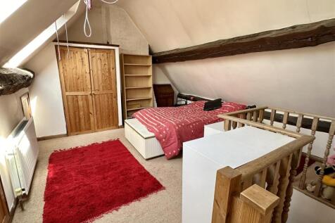 bedroom 2nd floor