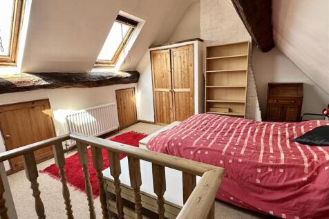 bedroom 2nd floor