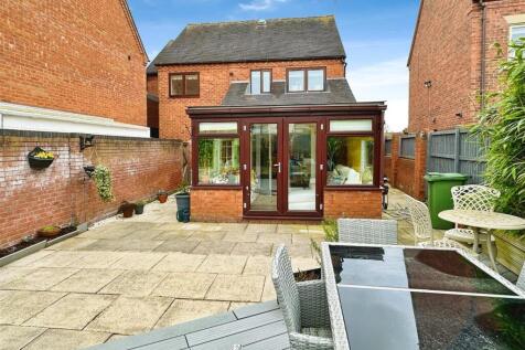 garden to house