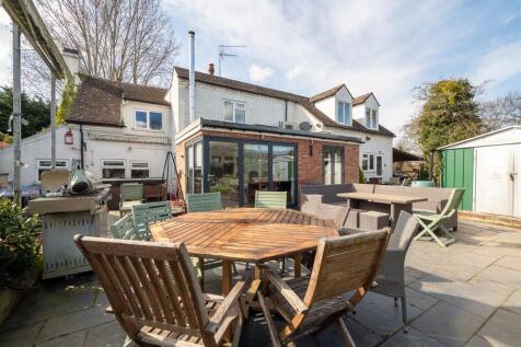 garden to house