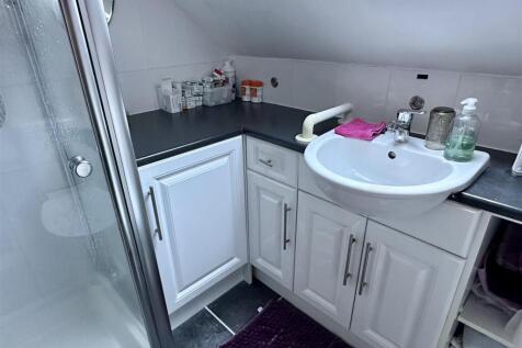 shower room/bed 1