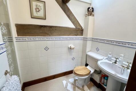 shower room (bed 1)