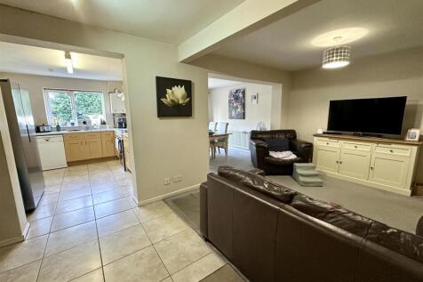 open-plan kitchen/dine/family room