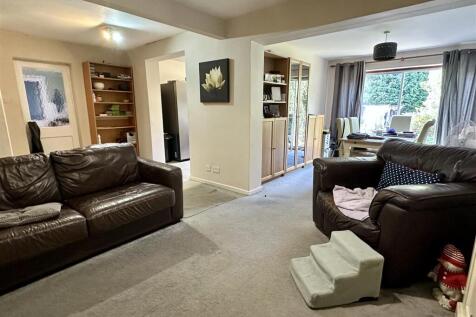 open-plan kitchen/dine/family room