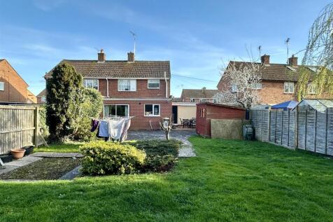 garden to house