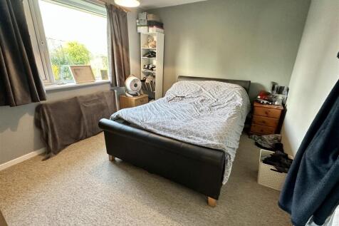 bedroom 2 (rear)