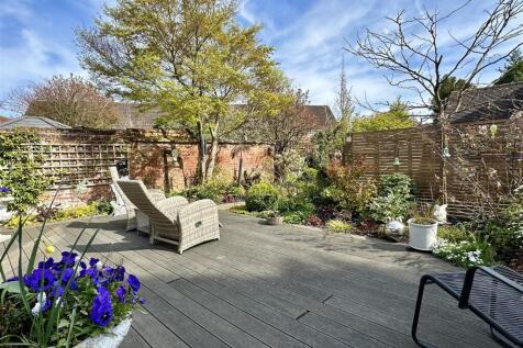decked garden