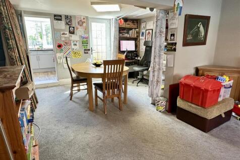 living room/diner