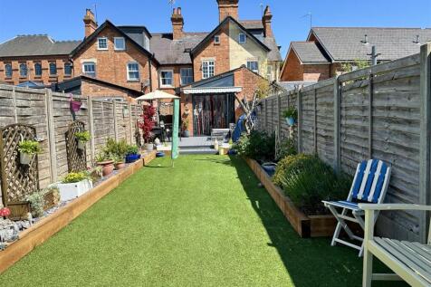 garden to house