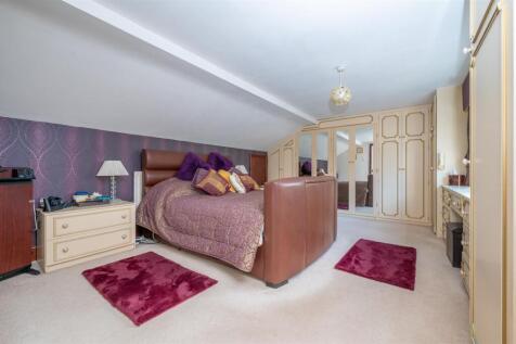 bedroom (1st floor)