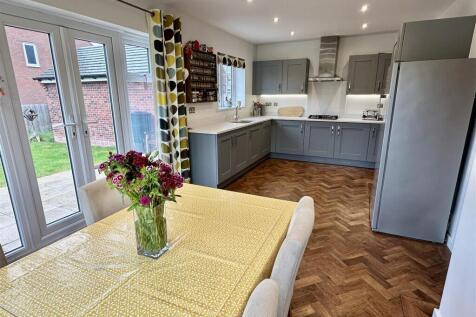 dining/kitchen