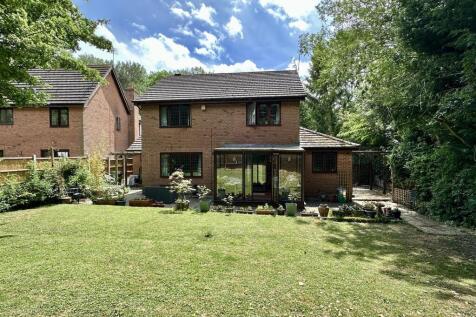 garden to house