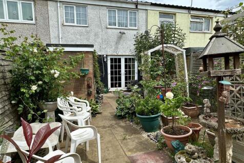 garden to house