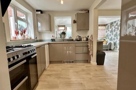 dining/kitchen
