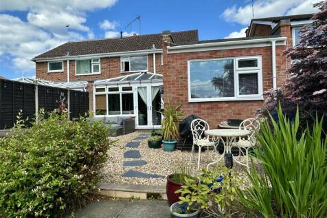 garden to house